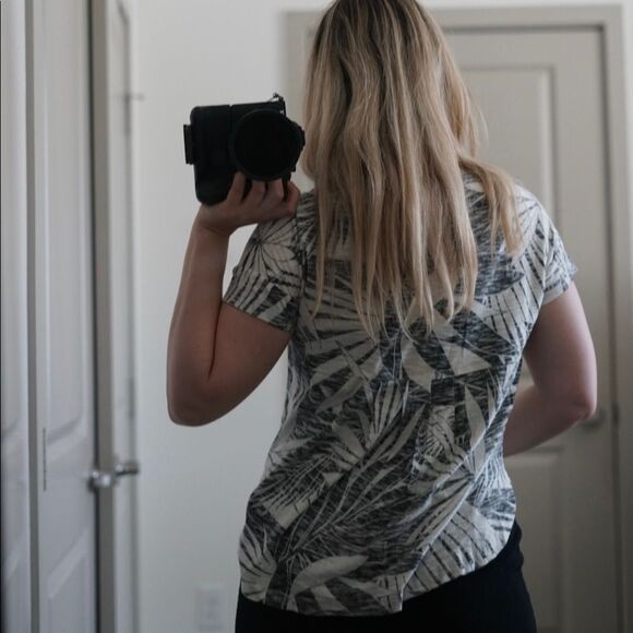 Roxy Serenity Now Palm Print Pattern Hawaiian Tropical Split Hem Pocket Tee XS - Picture 5 of 6